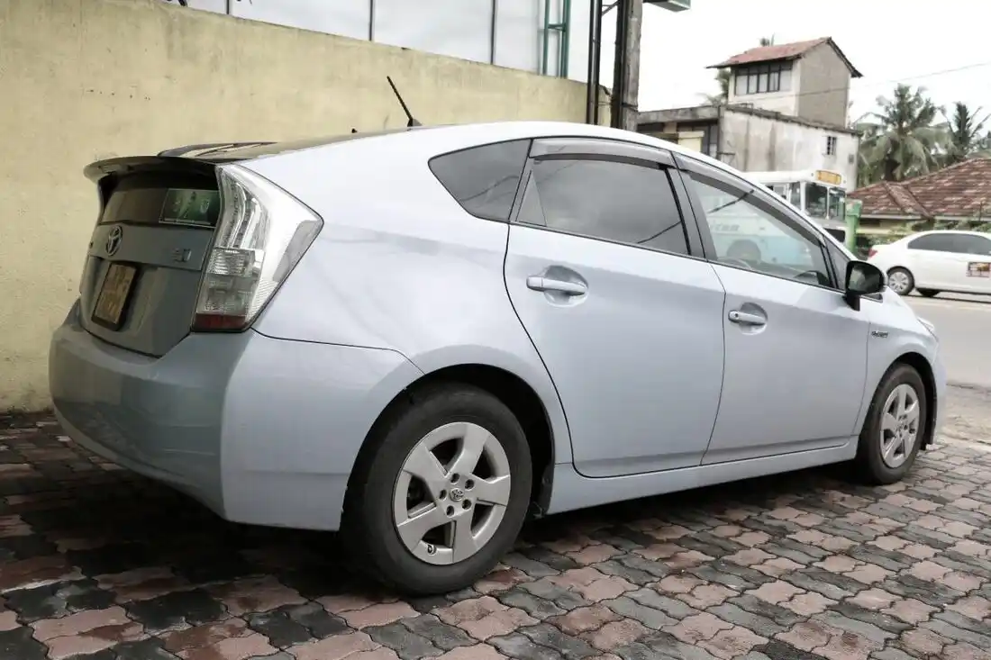 toyota-prius-car-rental-sri-lanka copy
